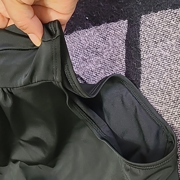 One piece, no brand black color - Picture 15 of 15